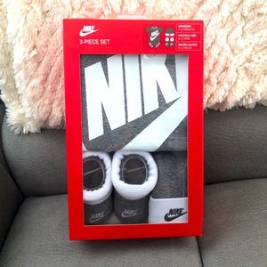 New 3 Piece Nike Infant Set | Baby Clothing